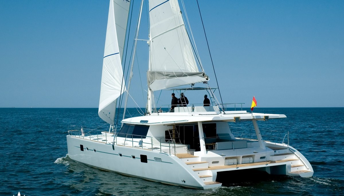 DEPENDE IV yacht charter 3