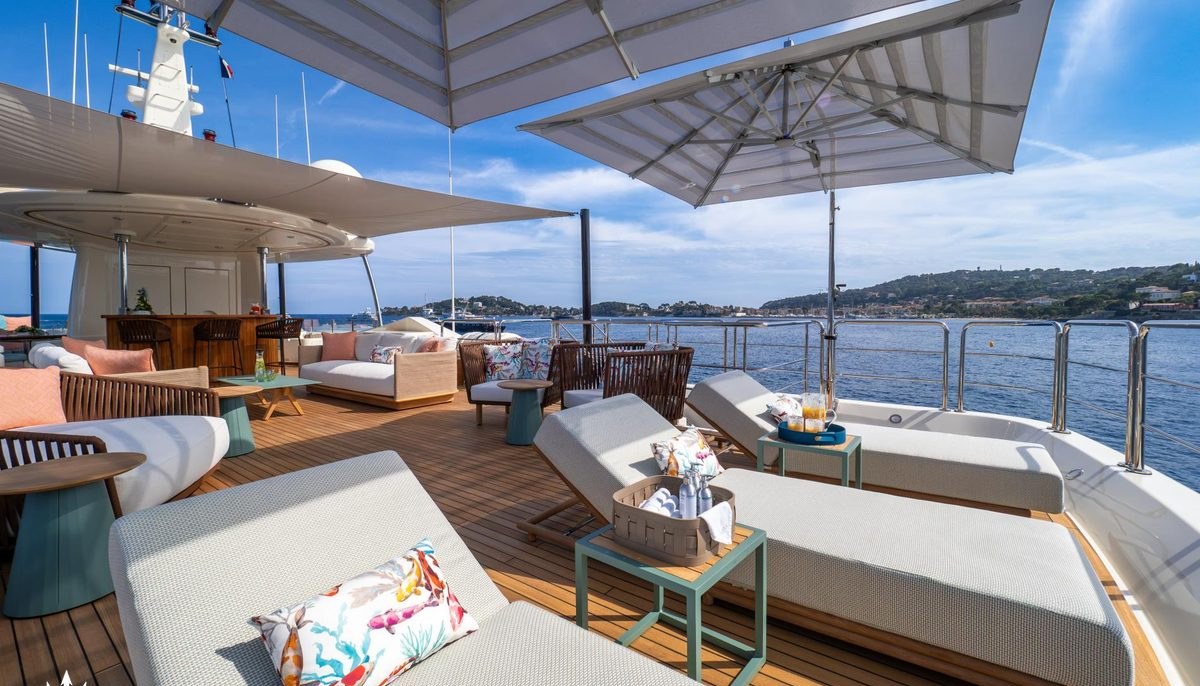 HANA yacht charter 4