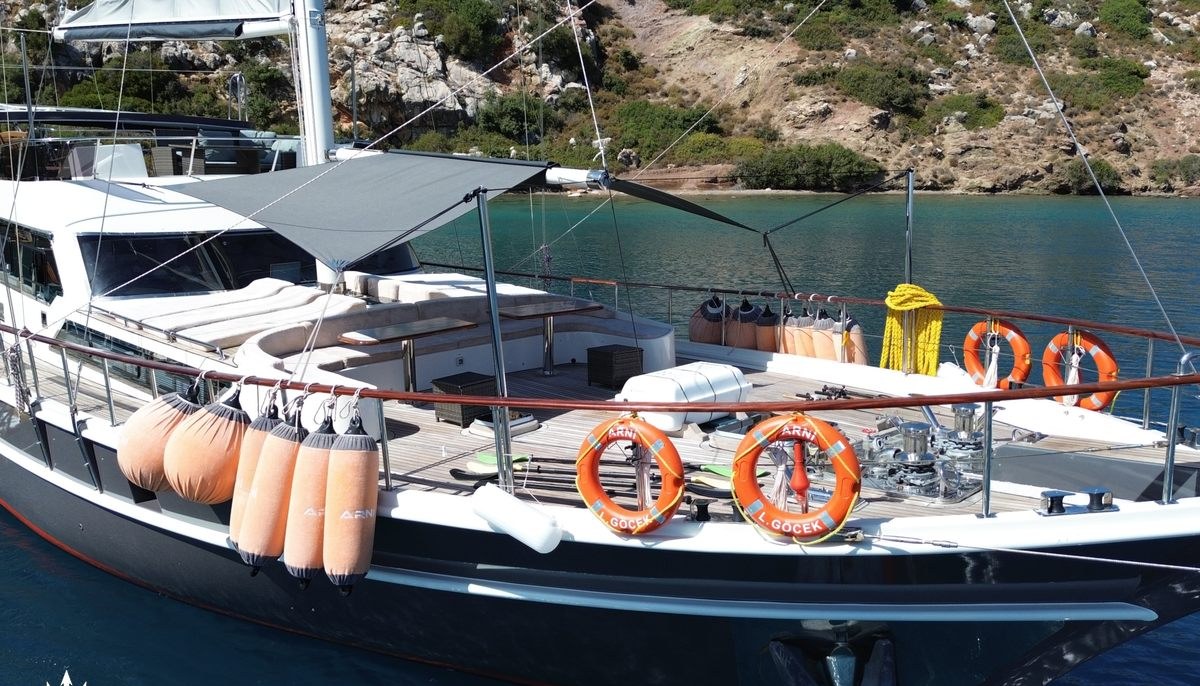 ARNI yacht charter 3