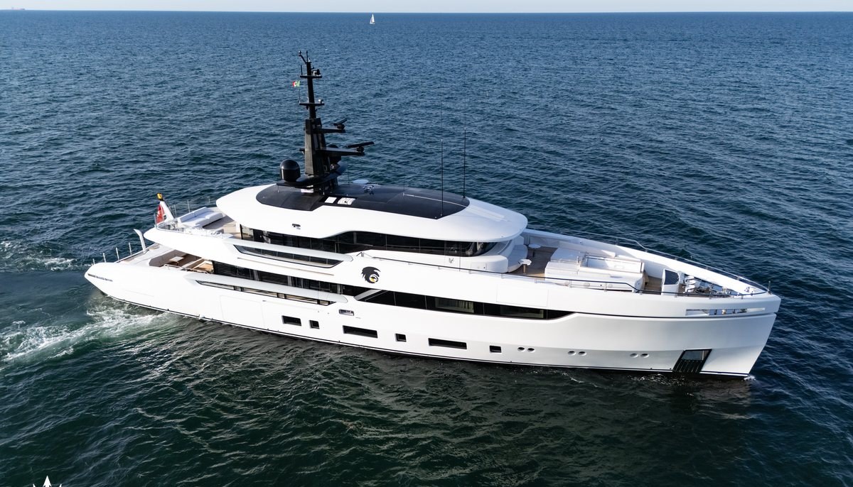 NIGHT FURY II yacht charter 4