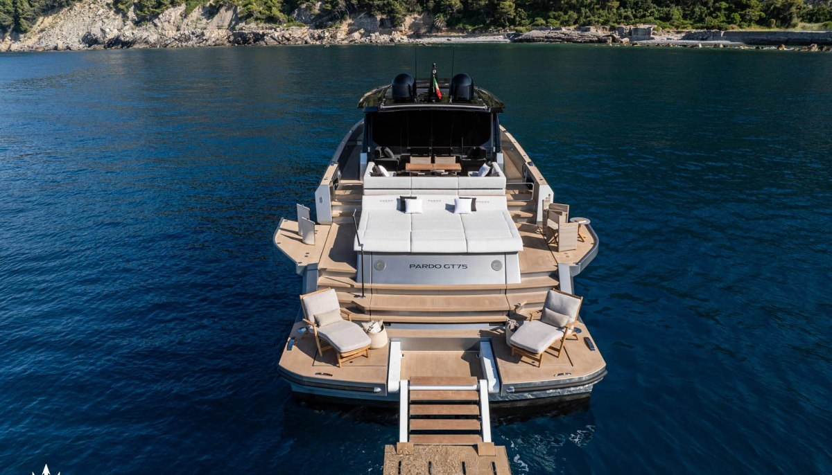 GET LOST yacht charter 5