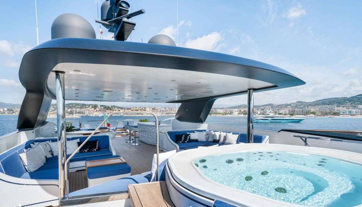 ALULIM yacht charter 3