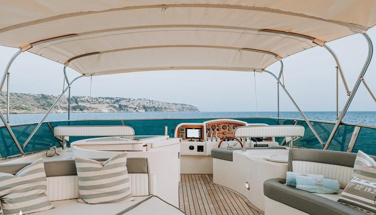 SONRISA SEPTIMO yacht charter 4