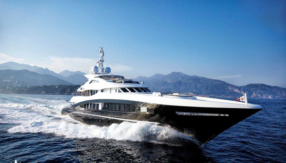 ROCKET yacht charter 2