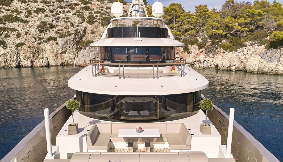 LA PELLEGRINA 1 yacht charter 3