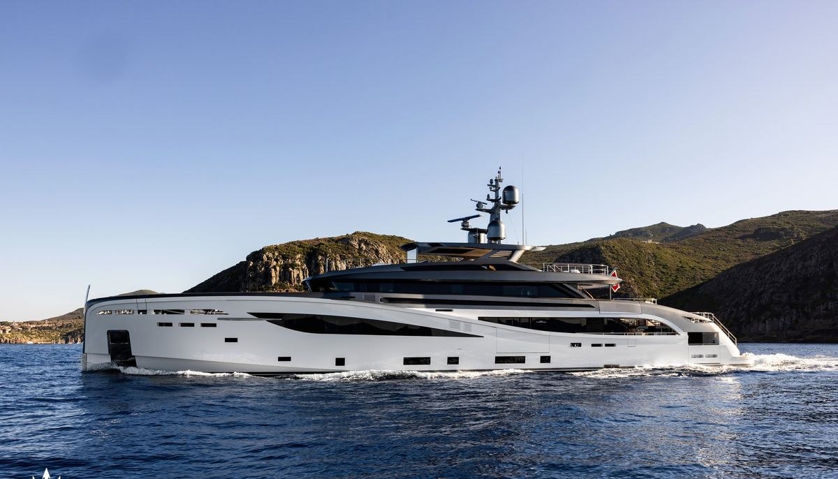 BEL1 yacht charter 2