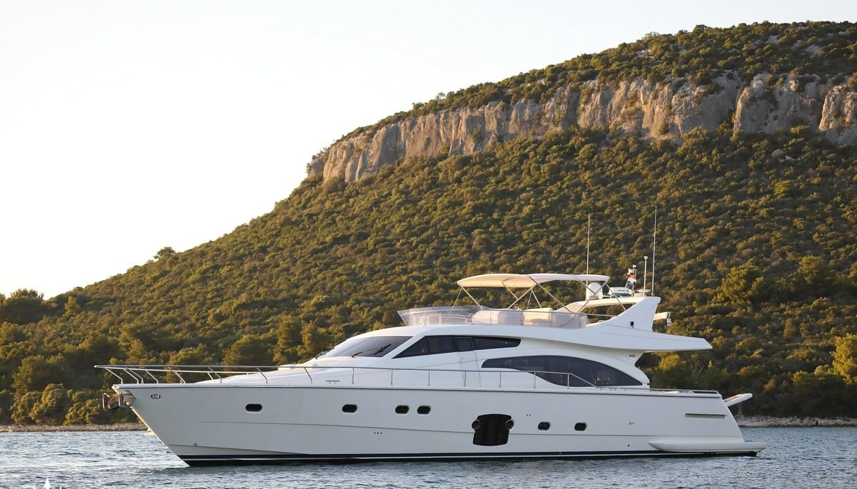 DOMINIQUE yacht charter 2