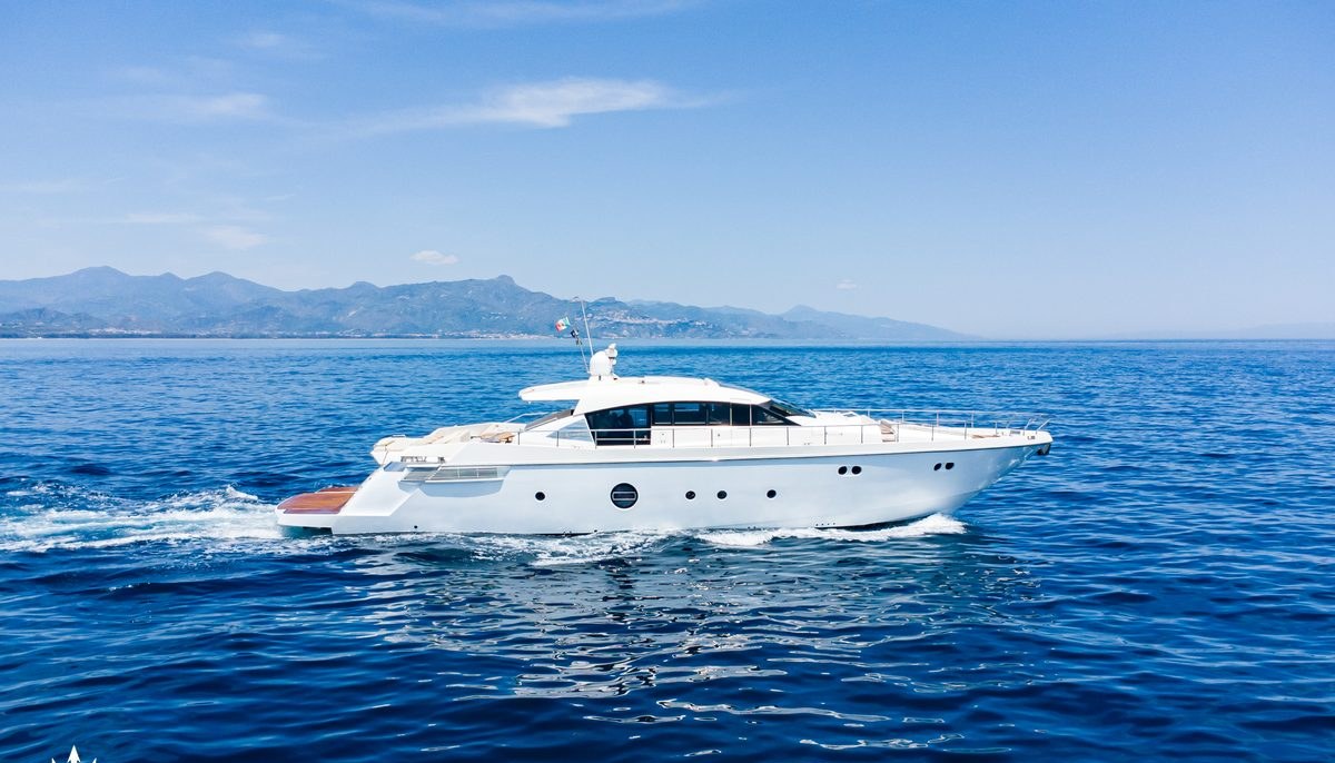 SOARIS yacht charter 2