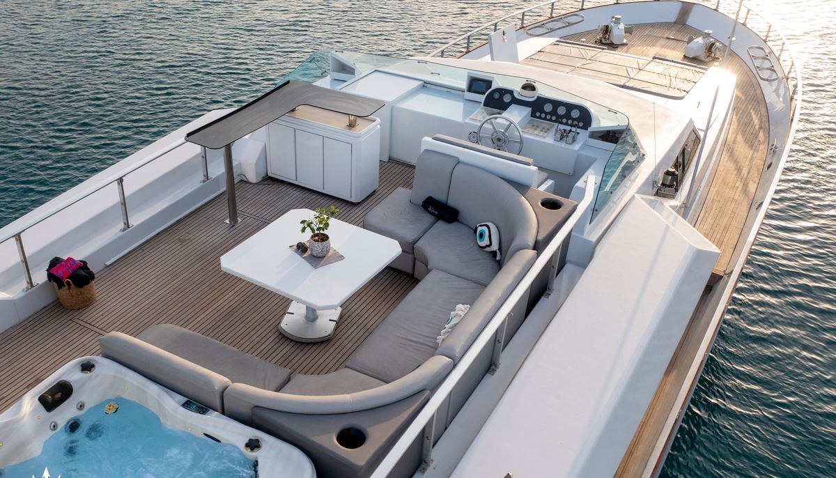 SHIVA yacht charter 3