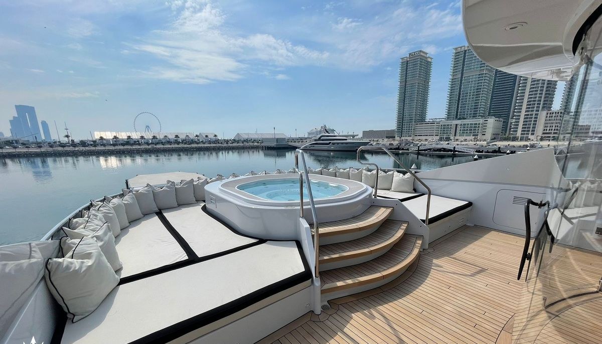 ROCKET yacht charter 3