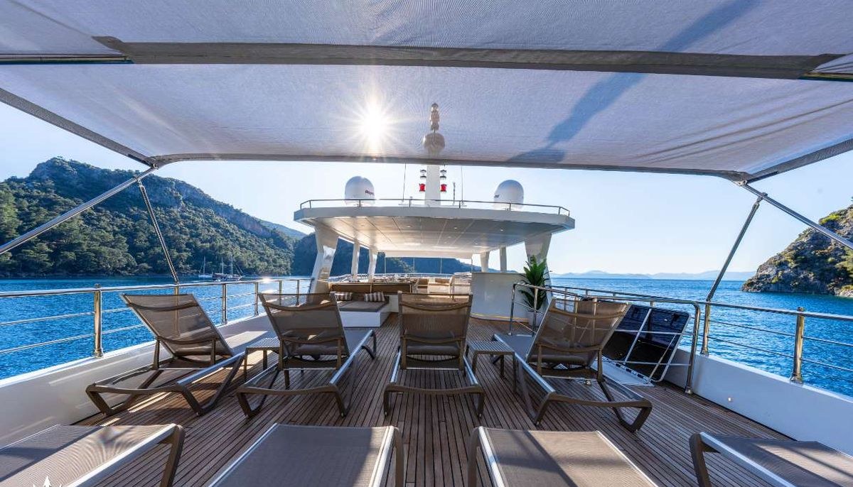 LILA yacht charter 4
