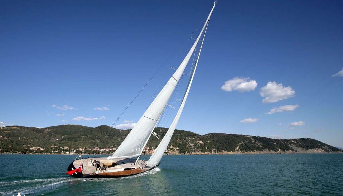 INTI CUBE yacht charter 4