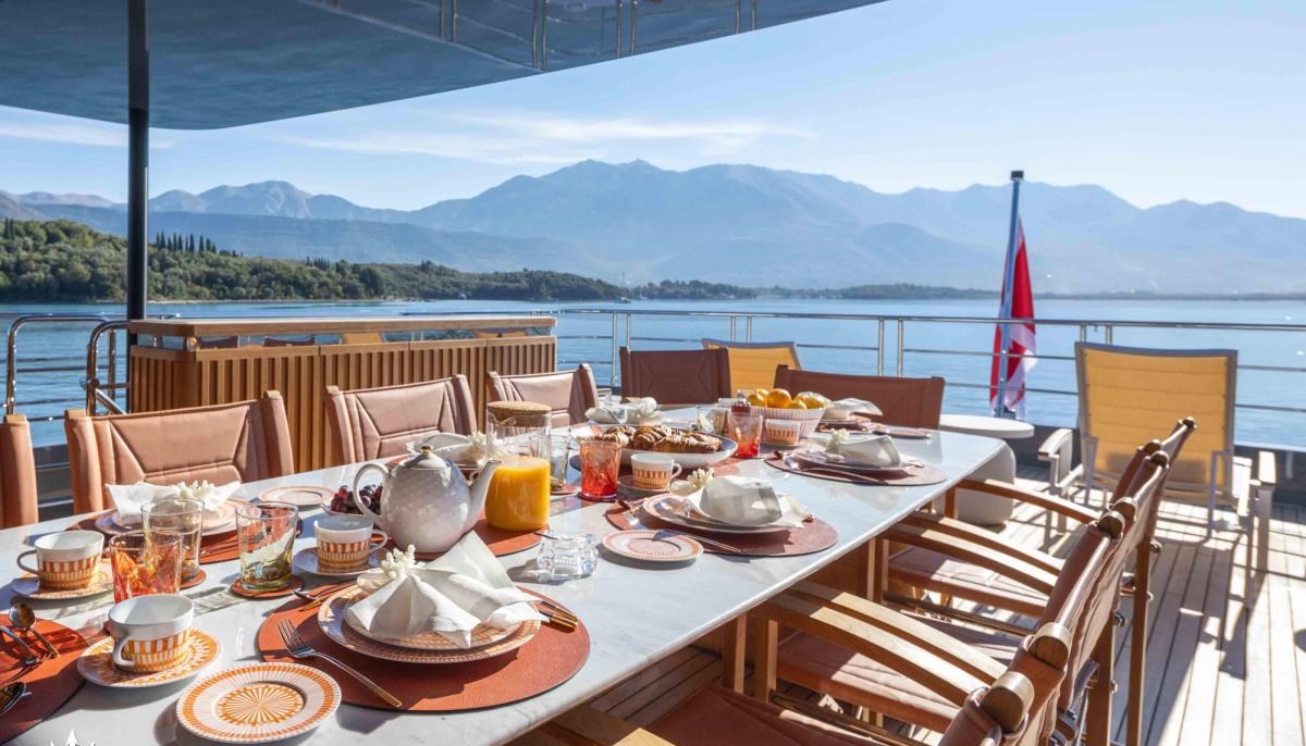 HAZE II yacht charter 4