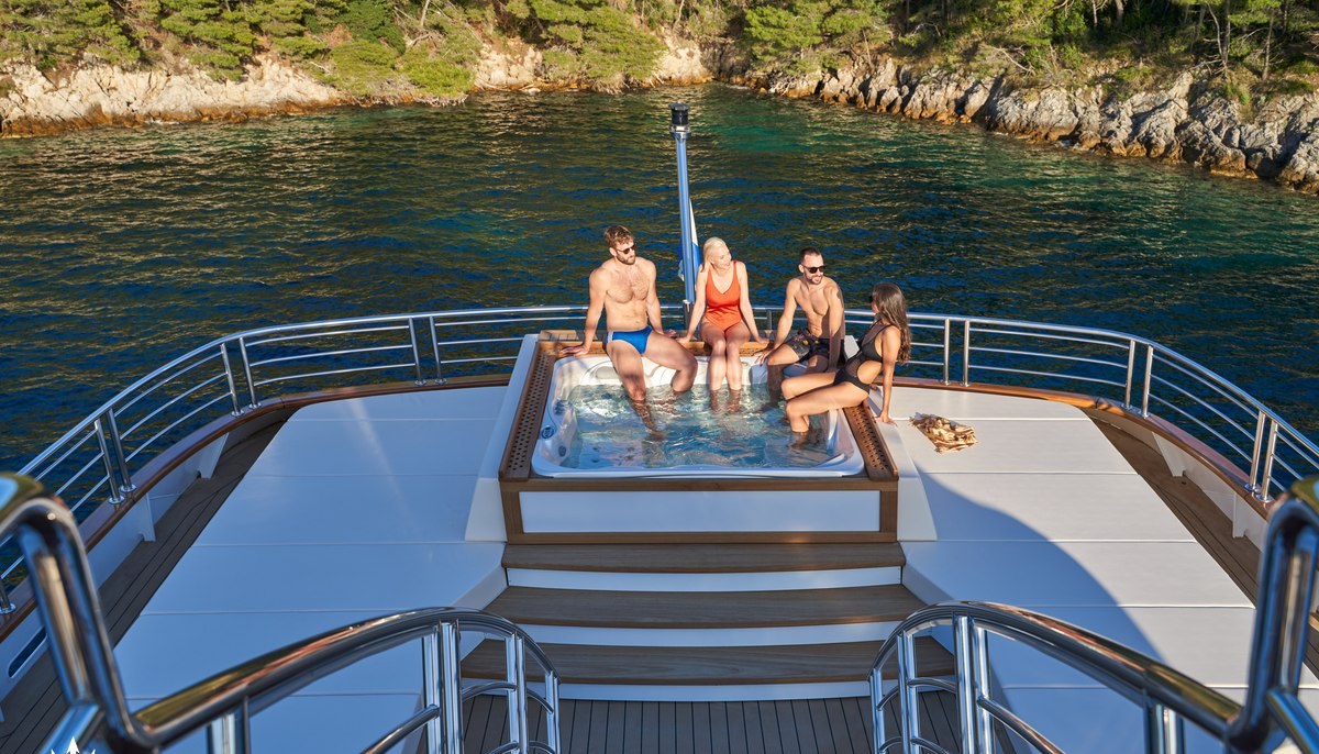 AETERNA yacht charter 3