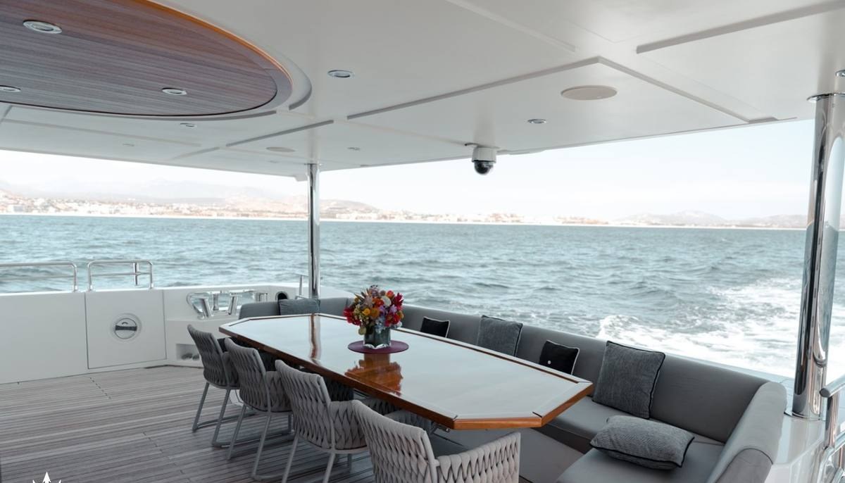 ALTAVITA yacht charter 5