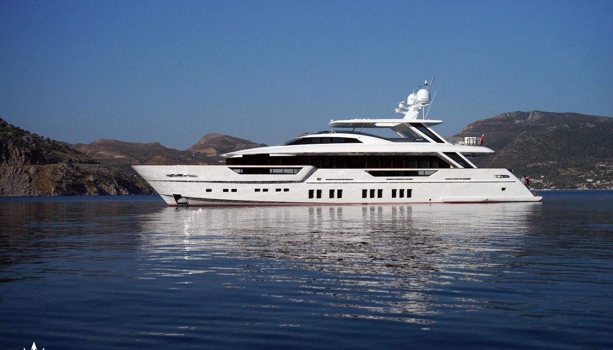 REM yacht charter 2
