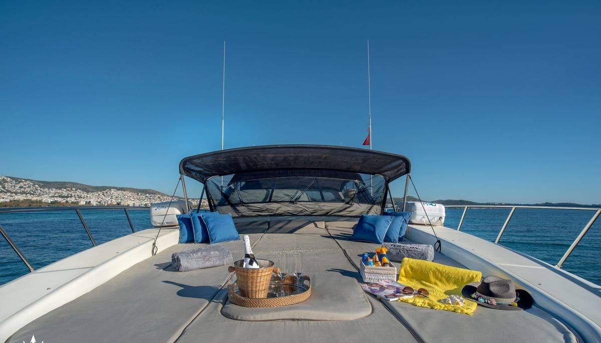 TURN ON yacht charter 3