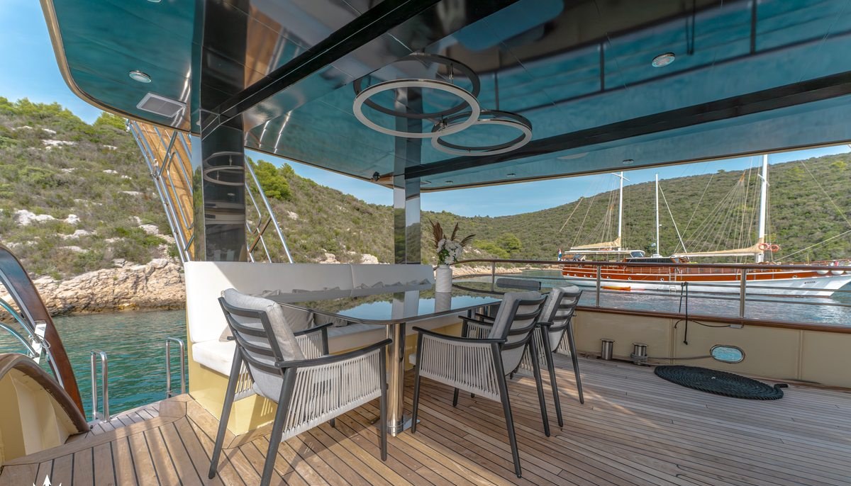 SANTA CLARA yacht charter 4