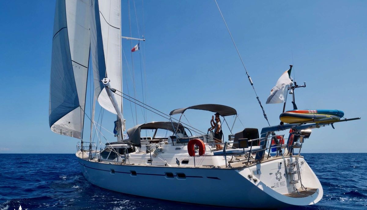 ELVIS MAGIC yacht charter 5
