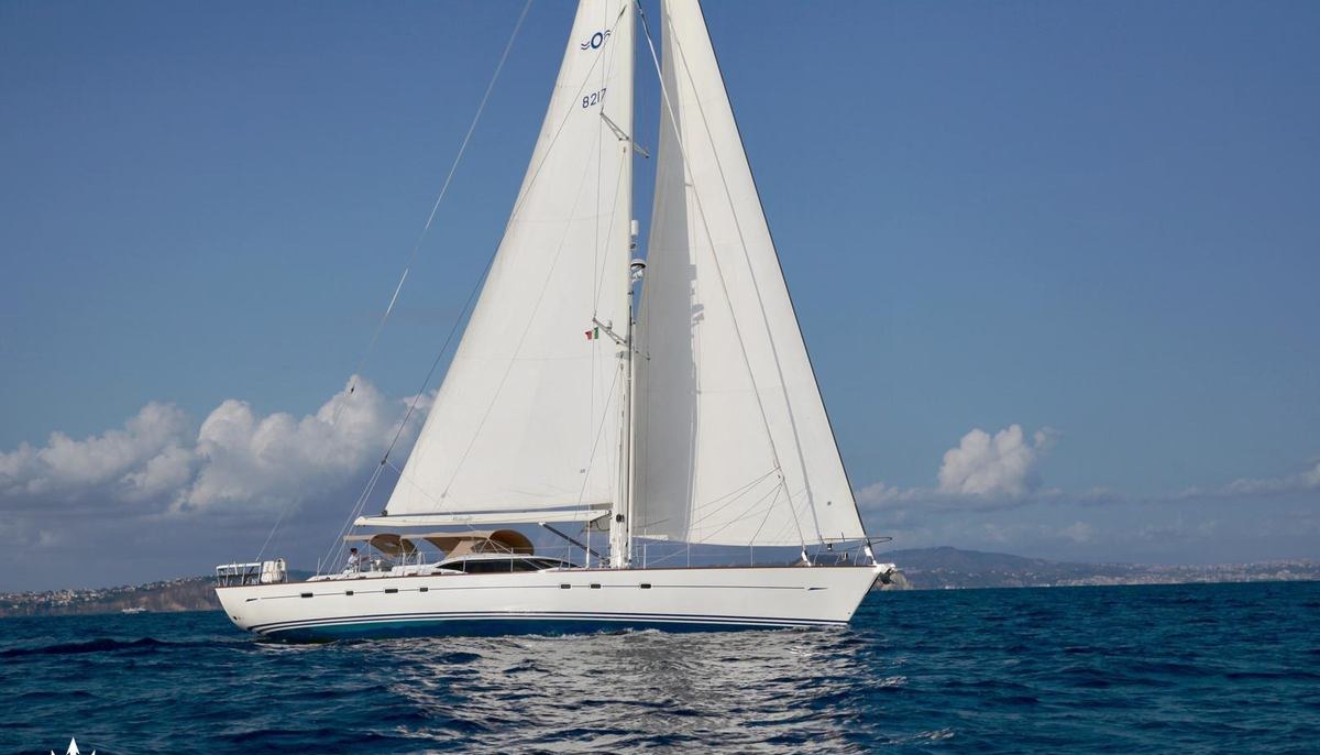 MIDNIGHT yacht charter 4