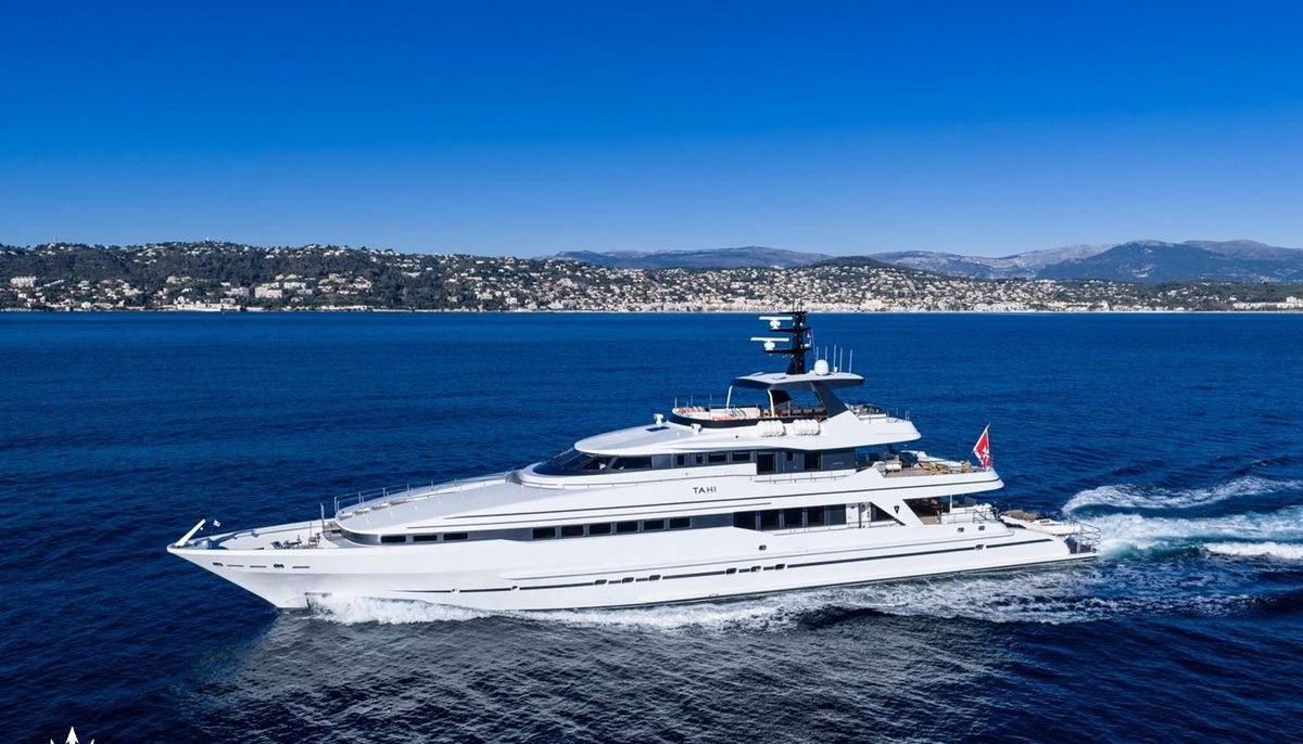 TAHI yacht charter 2
