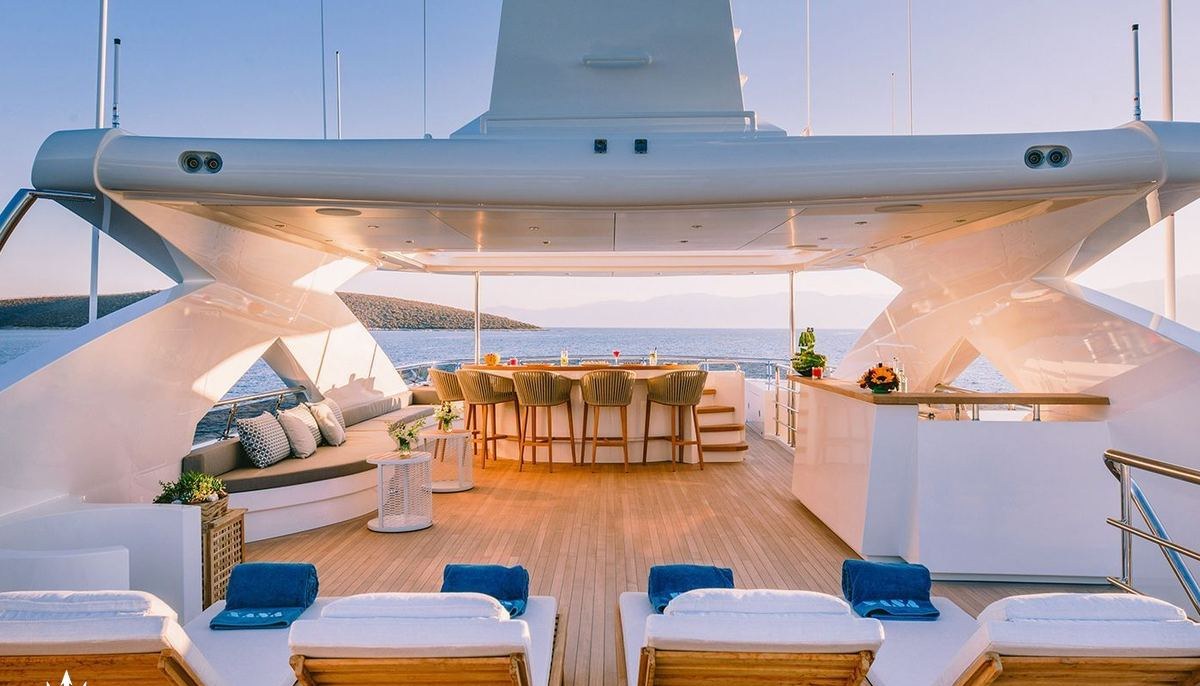 XANA yacht charter 4