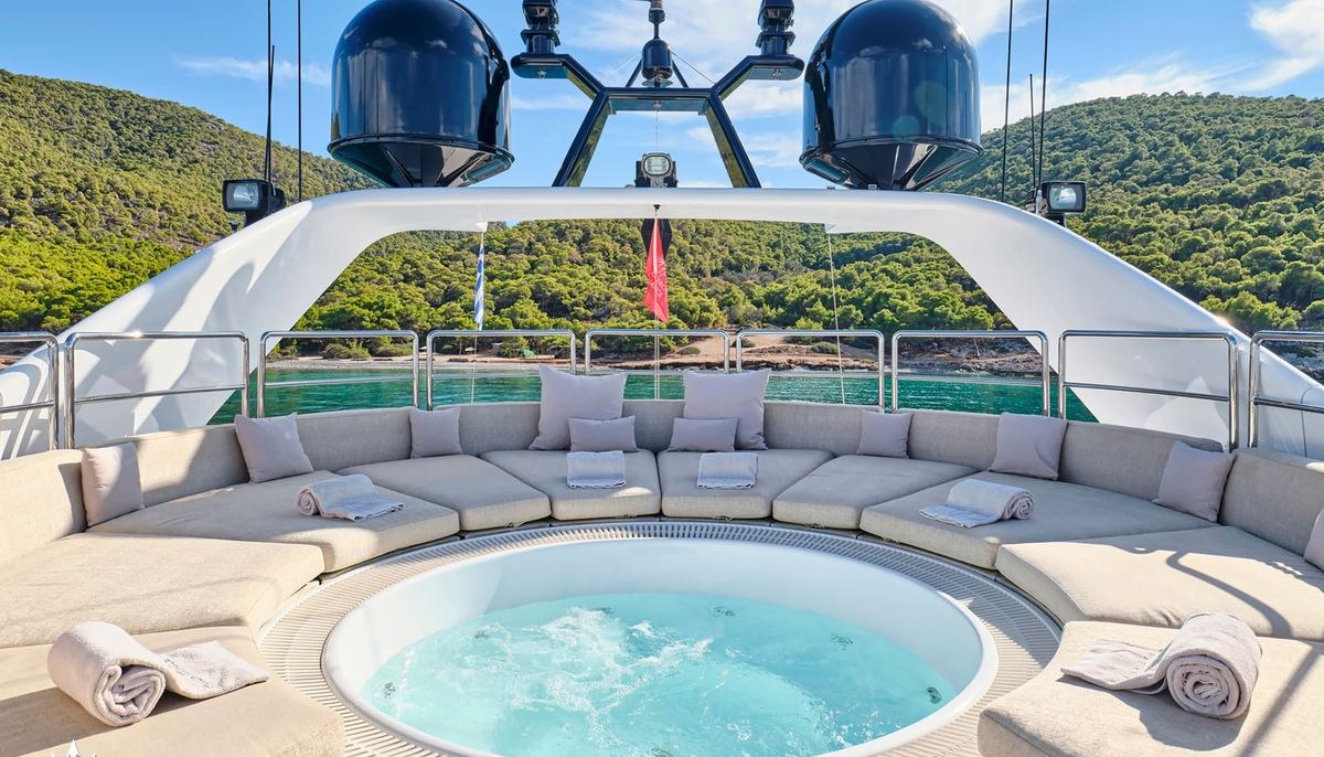 PROMETHEUS I yacht charter 3
