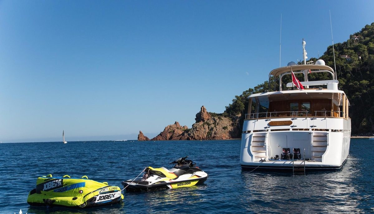 LIBERTUS yacht charter 5