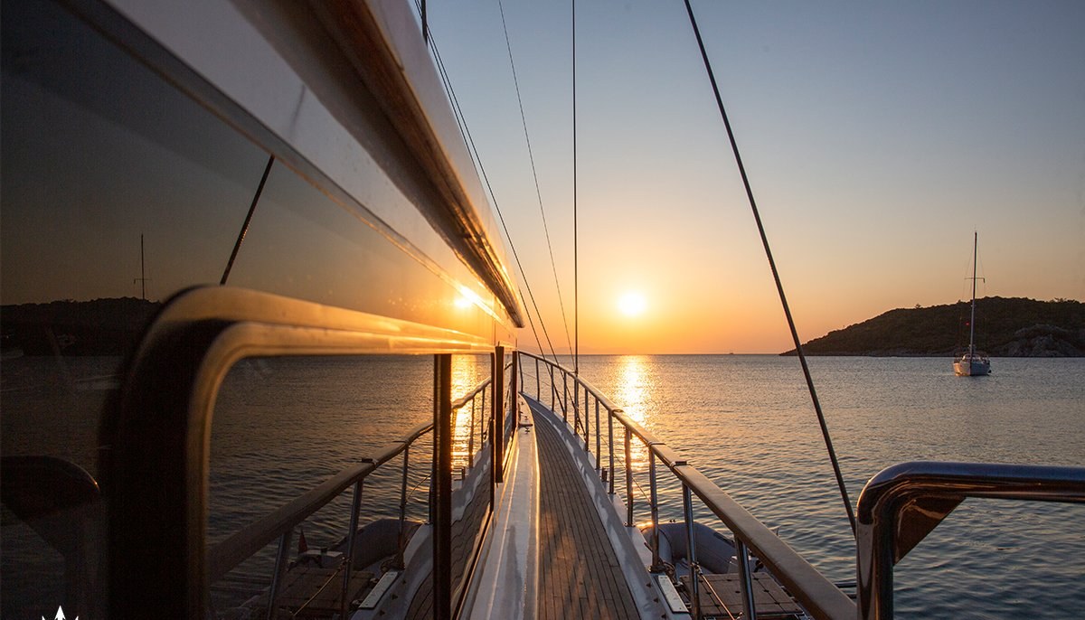 GRAND SAILOR yacht charter 4