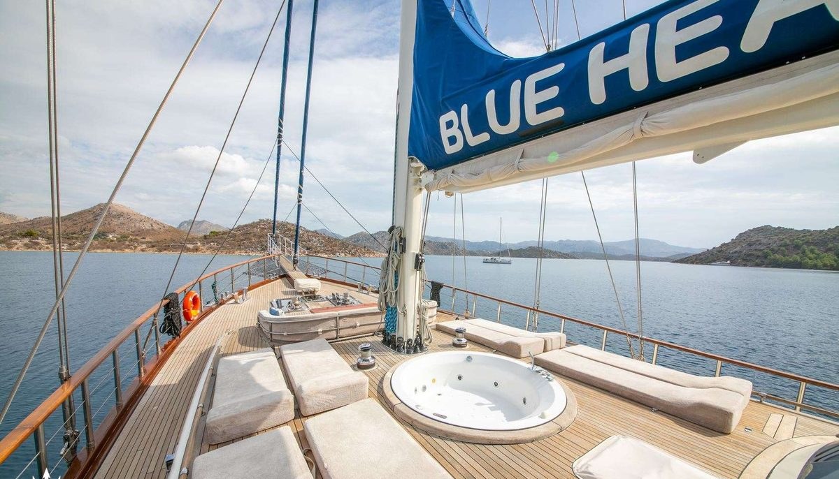 BLUE HEAVEN yacht charter 3