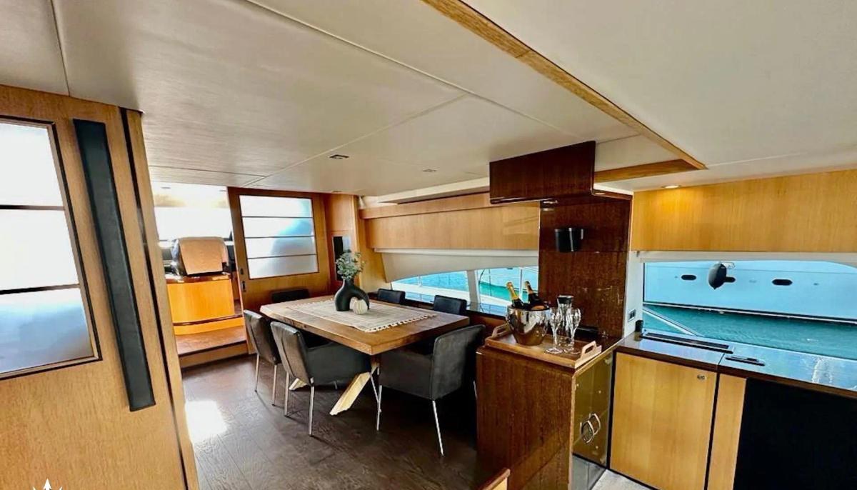 JOLIDOR yacht charter 4
