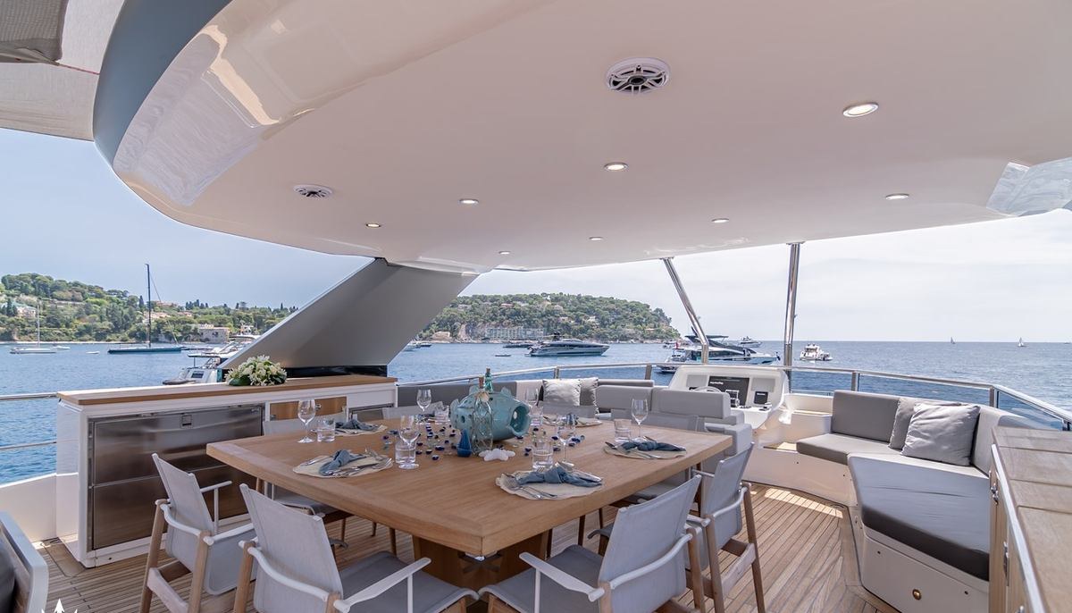 MAORIA yacht charter 4