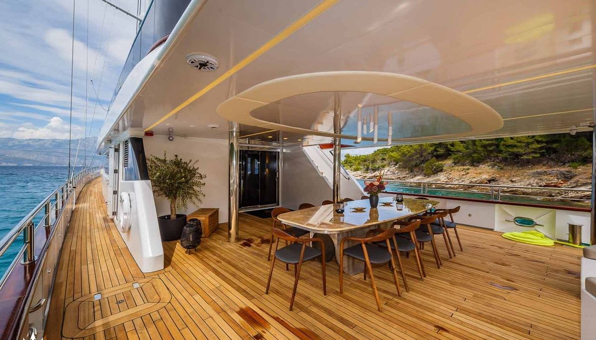 CLASE AZUL yacht charter 5