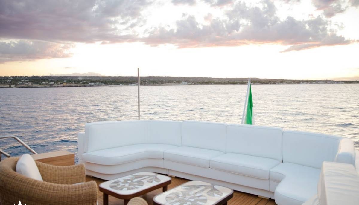 PRINCESS MAELA yacht charter 3
