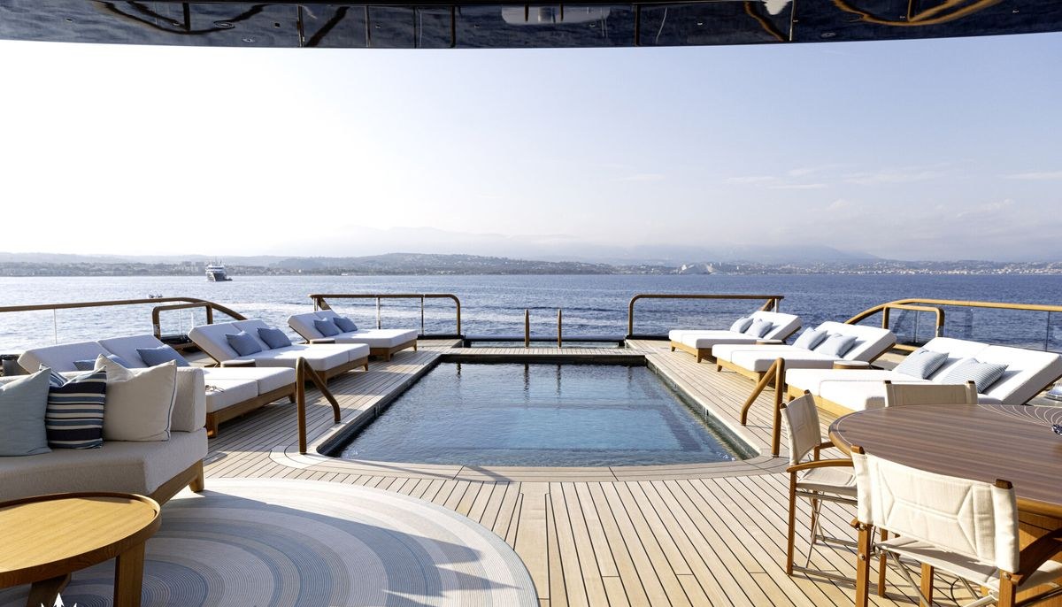 BREAKTHROUGH yacht charter 5