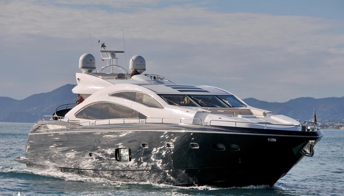 ARIYAS yacht charter 2