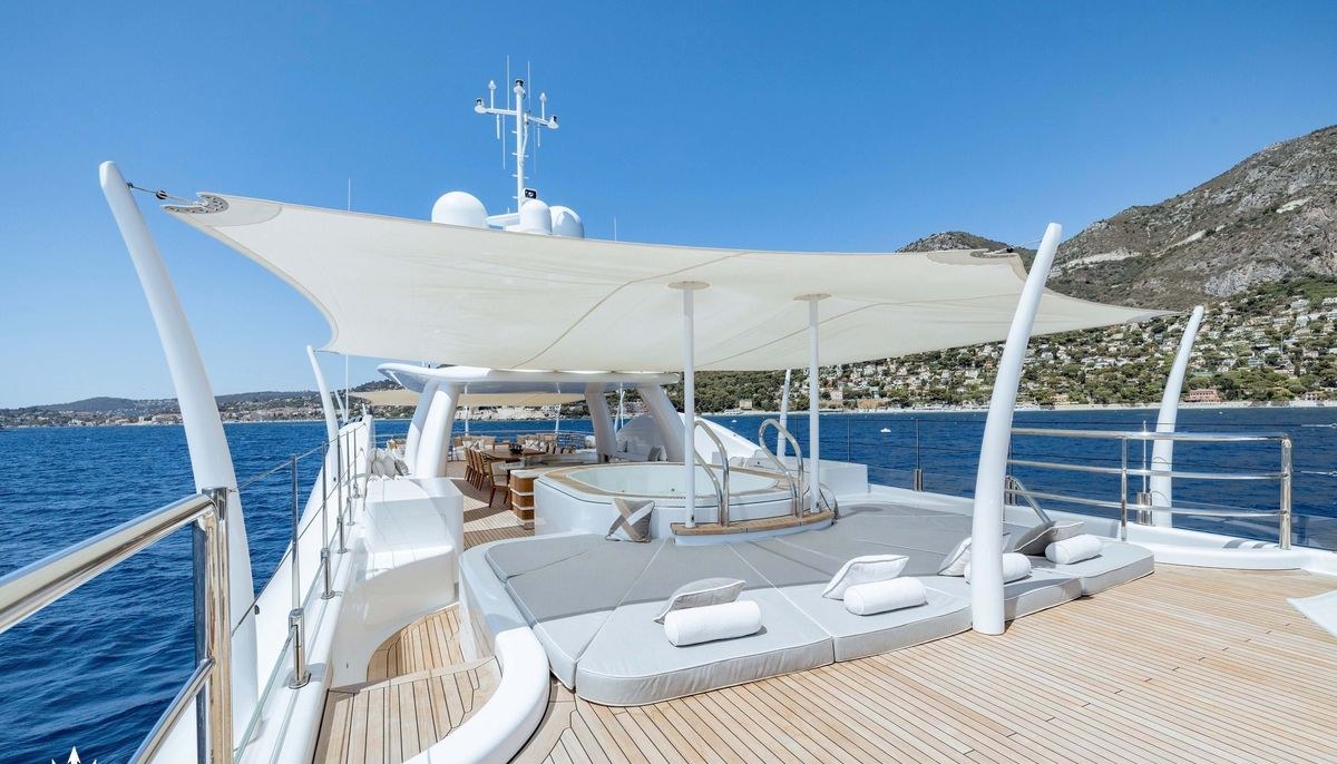 PAPA yacht charter 4