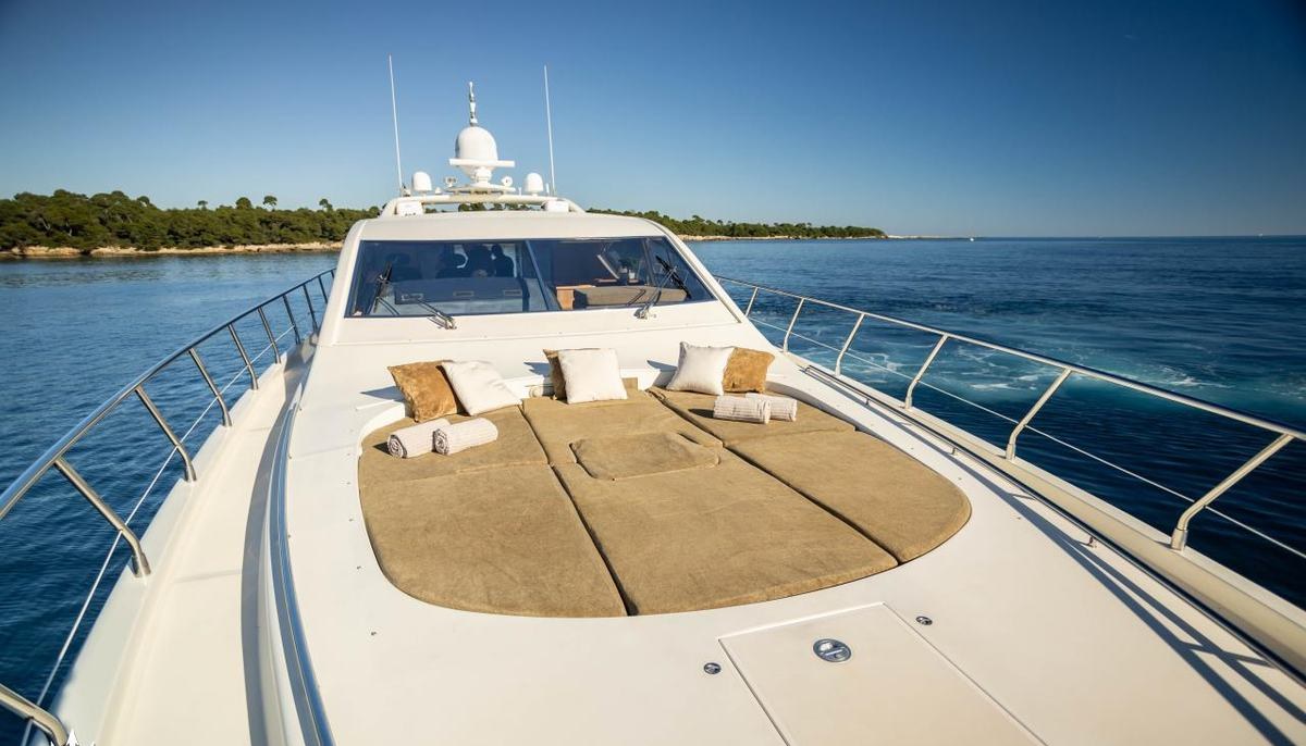 BEST MOUNTAIN yacht charter 3