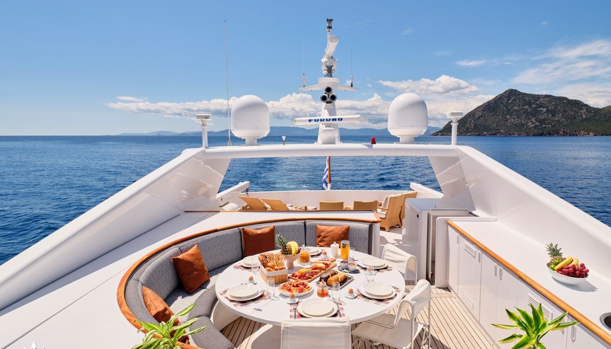 MOBIUS yacht charter 4