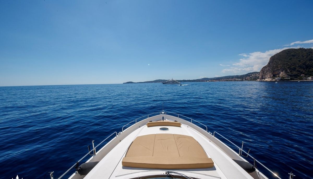 LADY YOUSRA yacht charter 3
