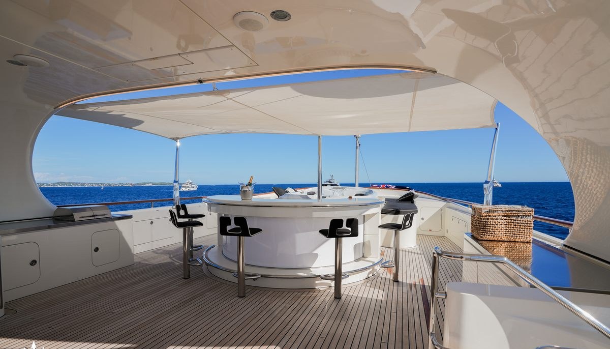 GHOST III yacht charter 4