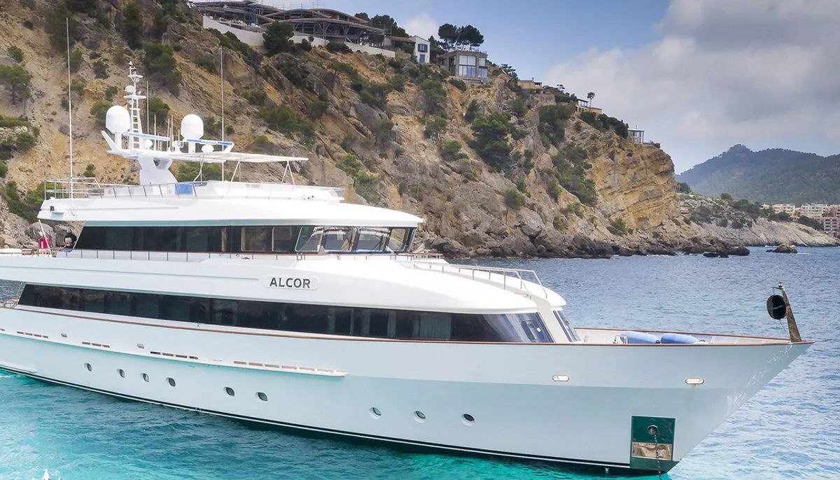 ALCOR yacht charter 2