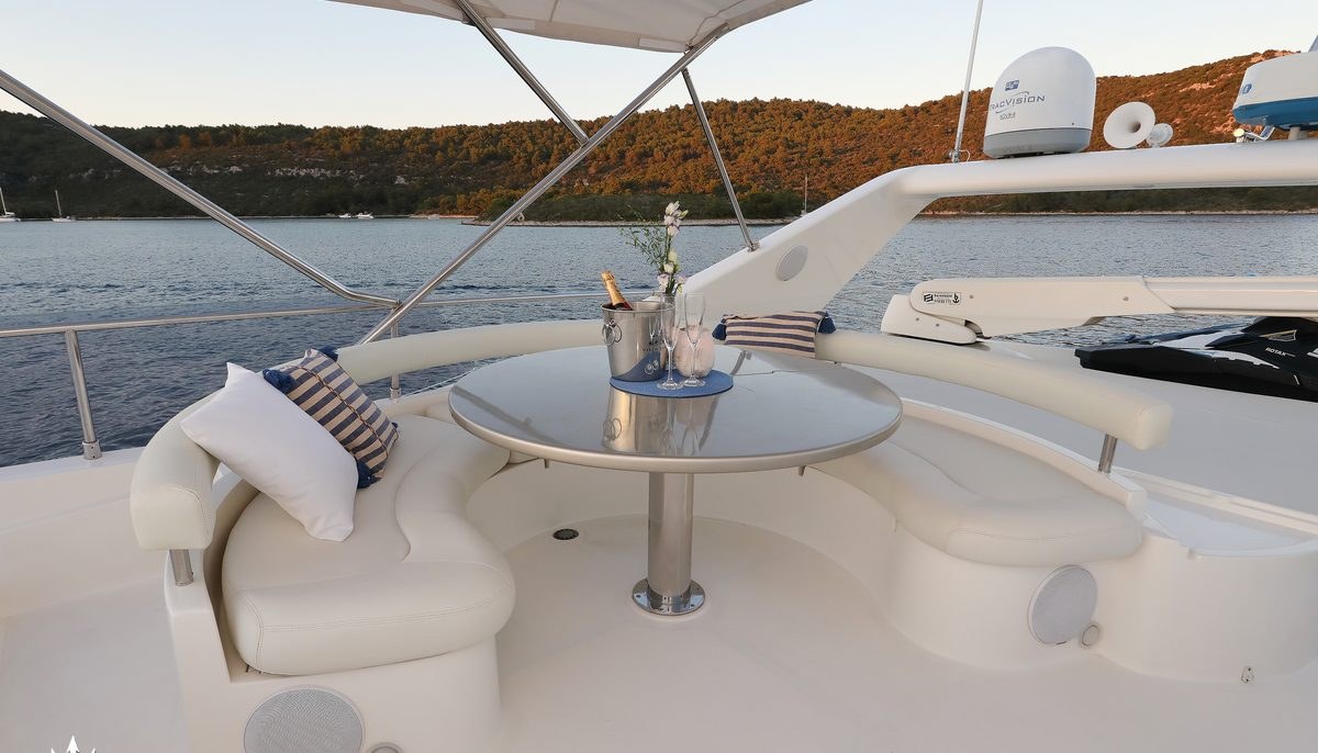 DOMINIQUE yacht charter 4