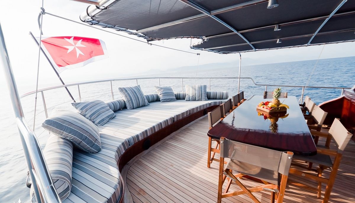 VITA DOLCE yacht charter 4