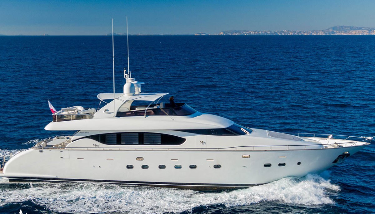 GEMINI 3 yacht charter 2