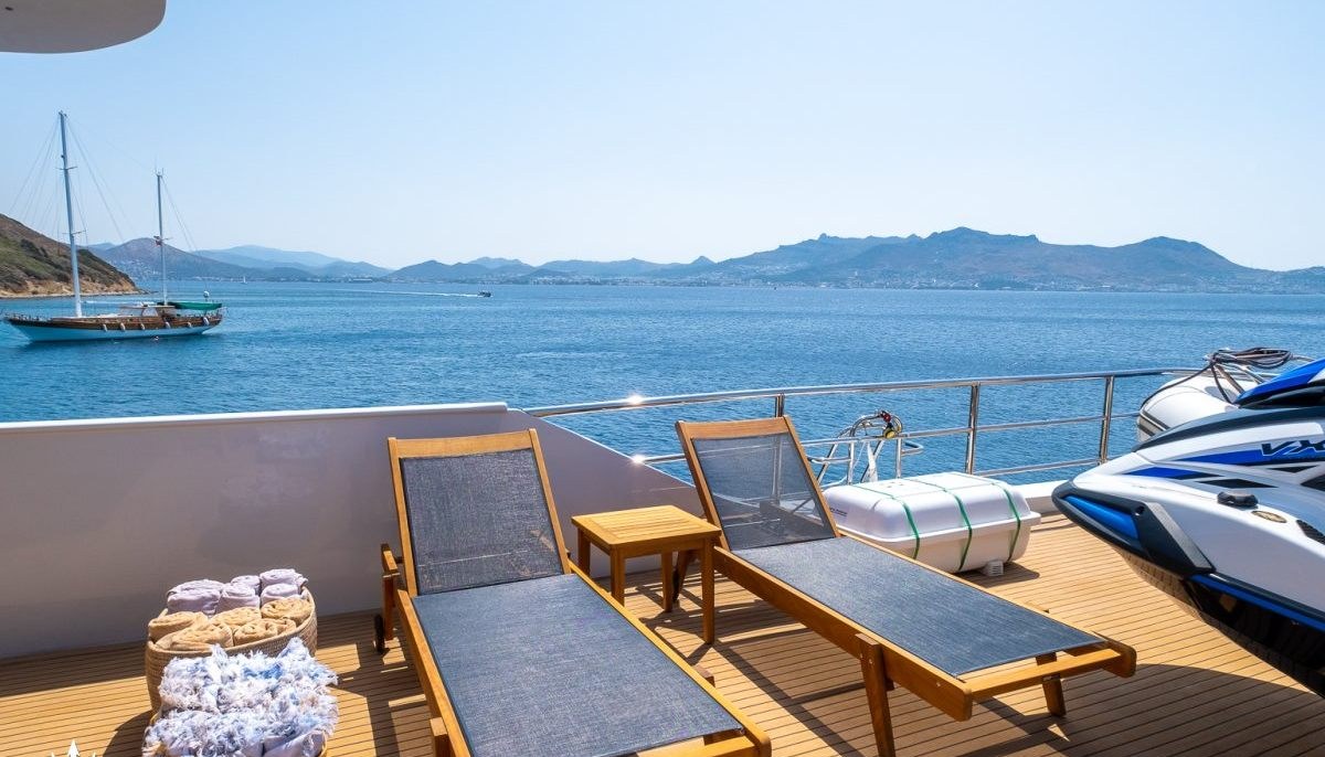MERVE yacht charter 5