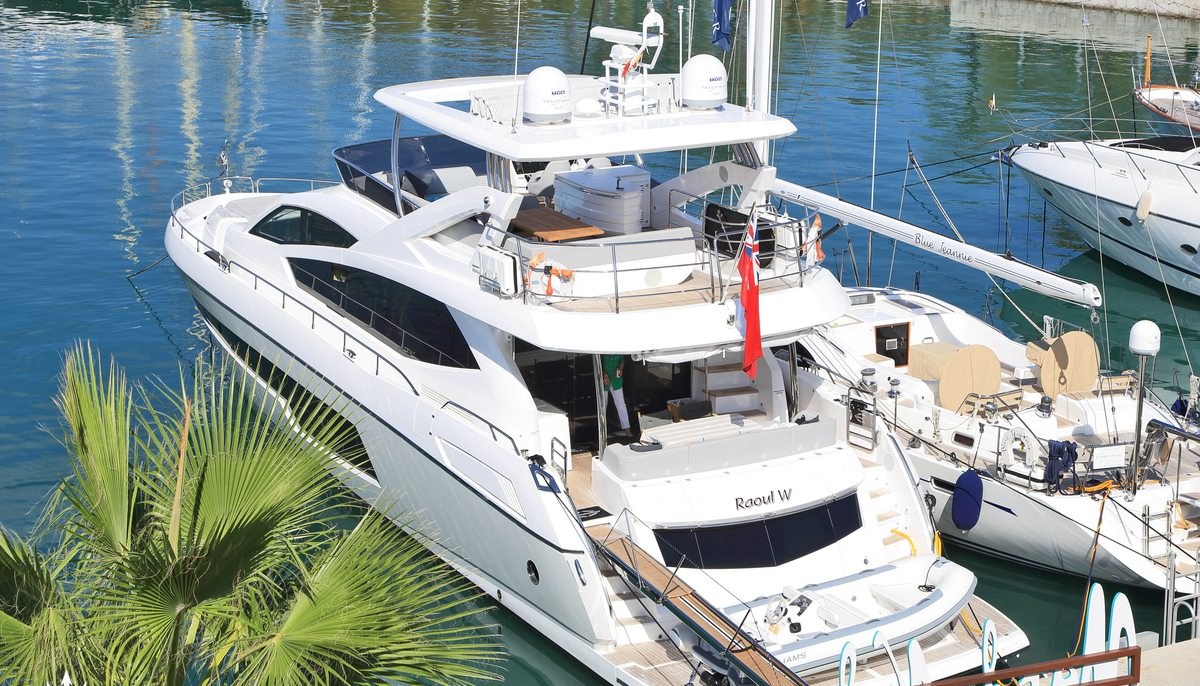 RAOUL W yacht charter 3