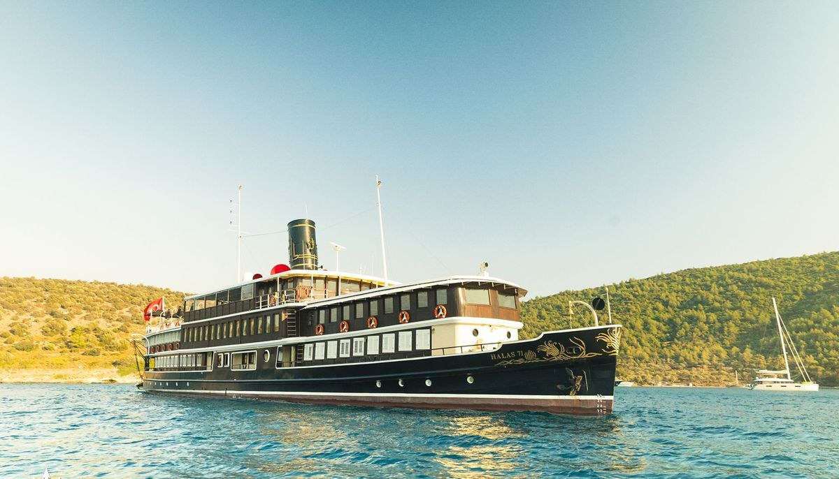 HALAS 71 yacht charter 5