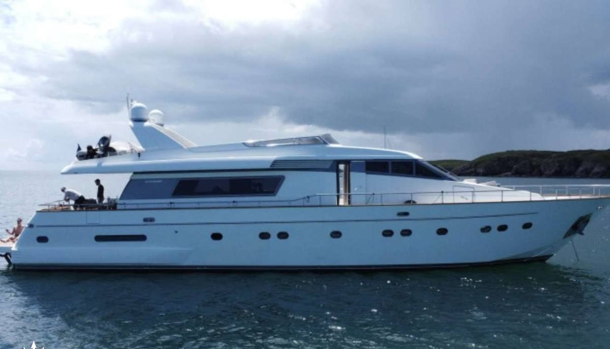 MAMMA'S yacht charter 4