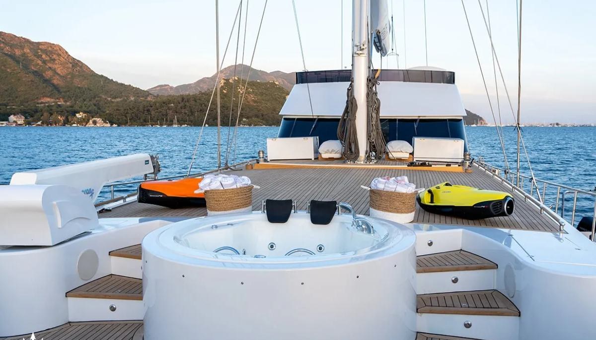 GOOD LIFE yacht charter 3